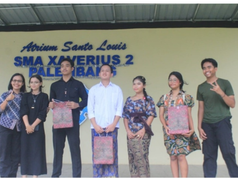 Kreativitas dalam iman: Fashion show BKSN SMA Xaverius 2 Palembang 